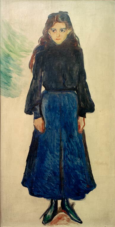 Mädchen mit langem Haar in blauem Rock steht auf hellem Grund – Edvard Munch Das traurige Mädchen Kunstkopie