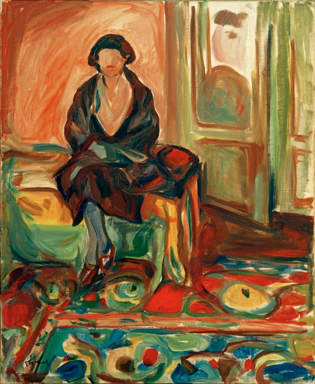 Sitzende Frau in dunklem Mantel auf einem Sofa in farbig gemustertem Atelierraum – Edvard Munch Modell auf Sofa Kunstkopie