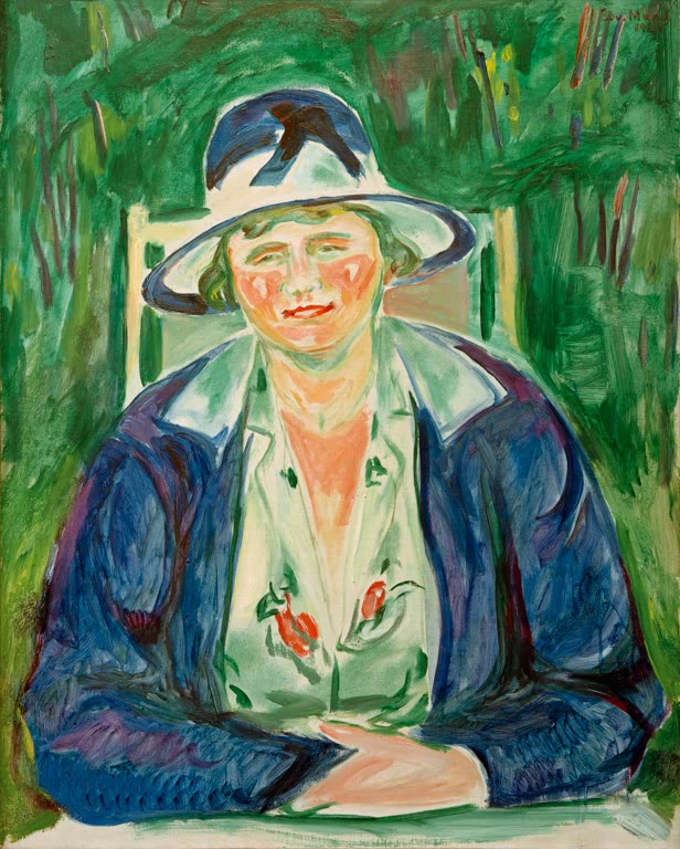 Lächelnde Frau mit Hut und blauer Jacke vor grünem Garten – Edvard Munch Portrait der Frau Hoffmann Kunstkopie