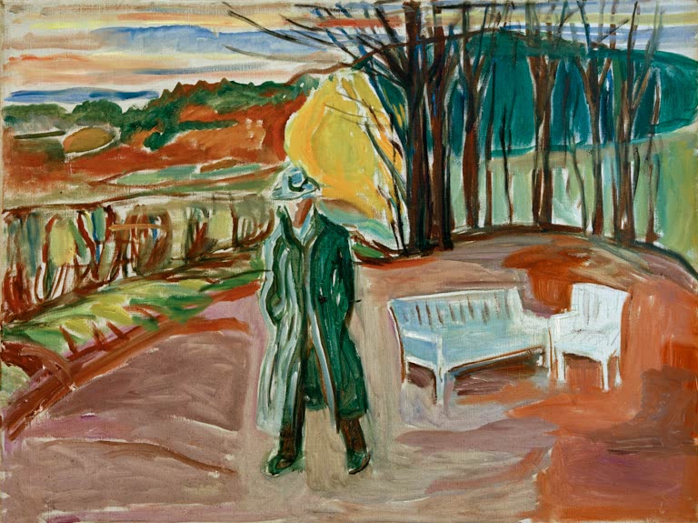 Mann im grünen Mantel steht im Garten bei weißen Gartenmöbeln – Edvard Munch Selbstporträt in der Gartenlaube Kunstkopie