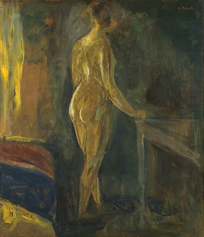 Nackte Frau in goldenem Licht steht in einem dunklen Zimmer – Edvard Munch Stehender Akt Kunstkopie