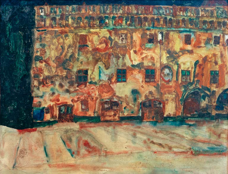 Fassade eines Rathauses in feurigen Orange- und Rottönen vor blauer Nacht – Egon Schiele Das Krumauer Rathaus II Kunstkopie