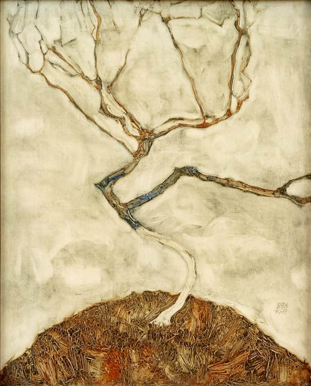 Kleiner kahler Baum auf bräunlichem Hügel vor hellem Himmel – Egon Schiele Kleiner Baum im Spätherbst Kunstkopie