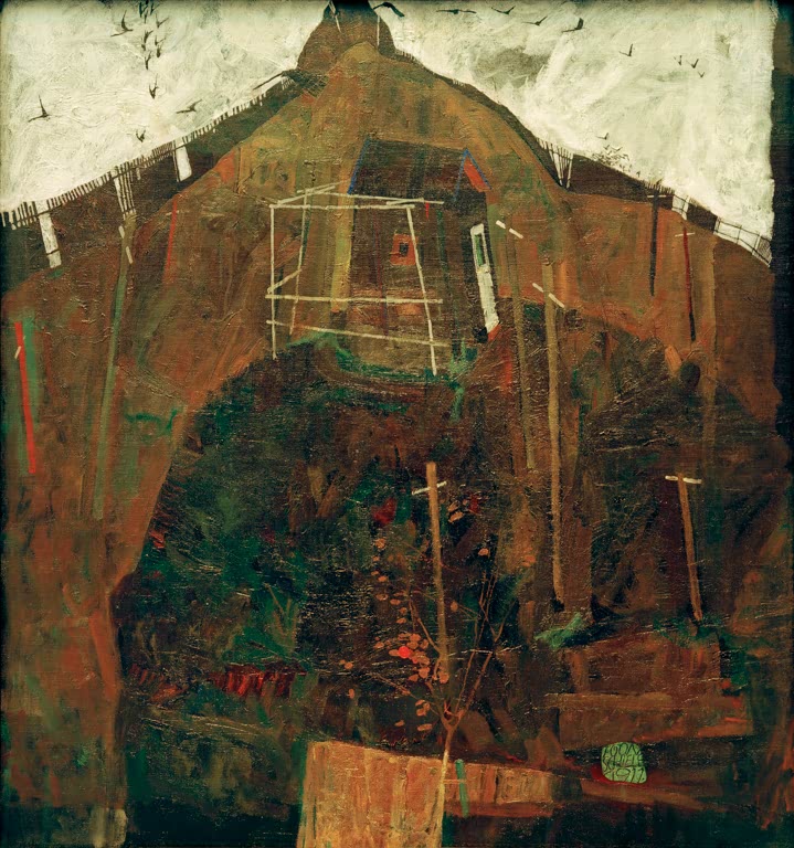 Egon Schiele Rabenlandschaft Kunstkopie, dunkler Hügel mit Zäunen und kreisenden Raben am hellen Himmel