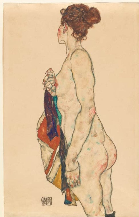 Frau im Profil mit buntem Tuch in der Hand, dunkles Haar – Egon Schiele Stehender Akt mit einer gemusterten Robe Kunstkopie