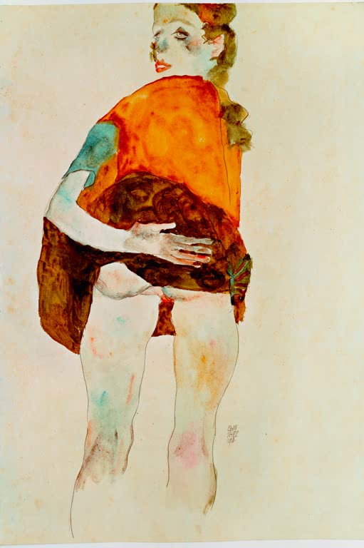 Stehendes Mädchen in orangem Oberteil hebt den braunen Rock – Egon Schiele Stehendes Mädchen mit gehobenem Rock Kunstkopie