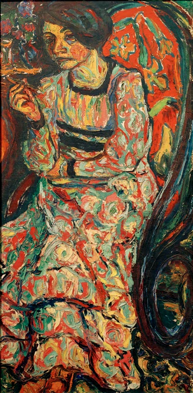 Frau in gemustertem Kleid sitzt rauchend im Schaukelstuhl – Ernst Ludwig Kirchner Frau im Schaukelstuhl Kunstkopie