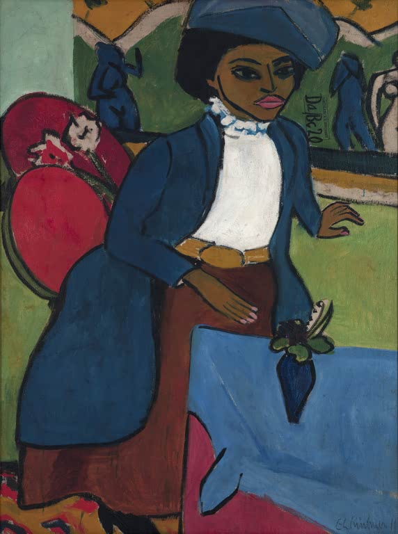 Frau in blauem Mantel mit Hut und weißer Bluse neben rotem Sessel – Ernst Ludwig Kirchner Frauenbildnis Kunstkopie