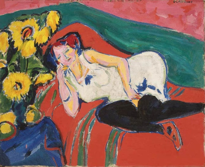 Frau im weißen Hemd liegt auf rotem Sofa neben Sonnenblumen – Ernst Ludwig Kirchner Liegende Frau in weißem Hemd Kunstkopie