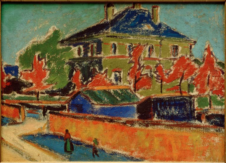 Villa mit blauem Dach hinter orangeroter Mauer, Passanten auf der Straße – Ernst Ludwig Kirchner Villa in Dresden Kunstkopie