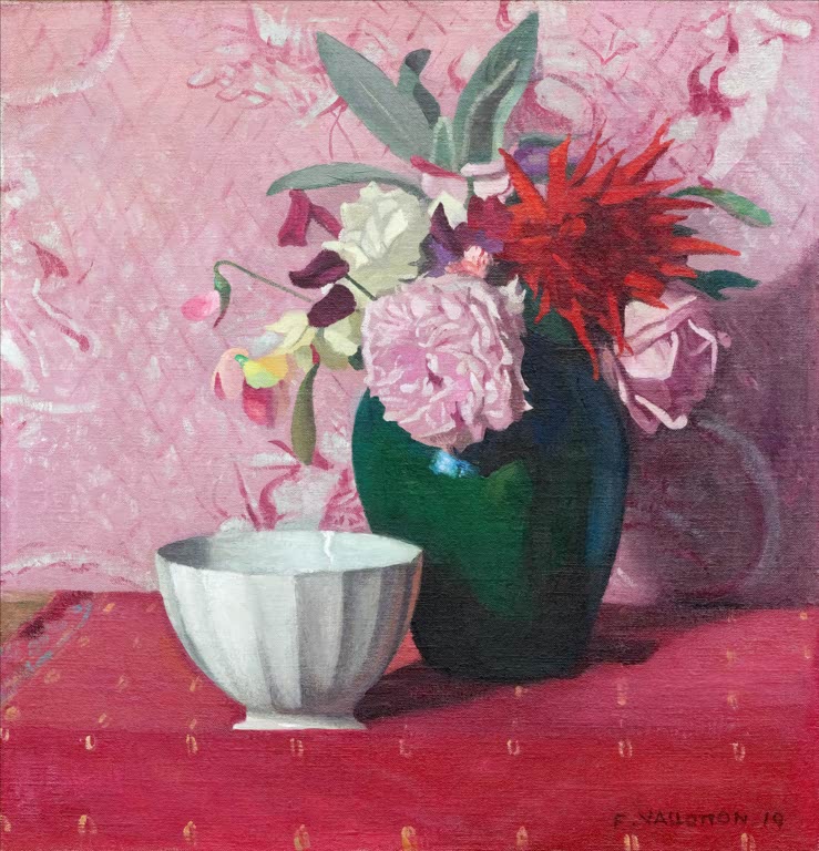 Félix Vallotton Grüne Vase und weiße Schale Kunstkopie, Blumenstrauß mit Pfingstrose und Dahlie vor rosa Tapete