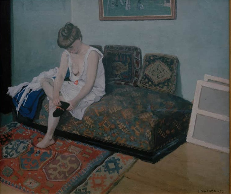 Félix Vallotton Modell auf dem Ateliersofa Kunstkopie, junge Frau zieht einen Strumpf an, davor ein gemusterter Teppich