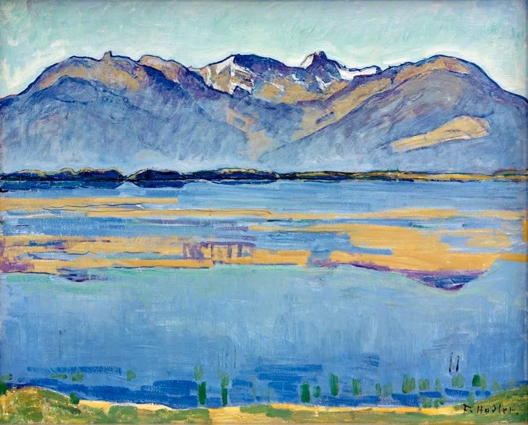 Ferdinand Hodler Der Montanasee Kunstkopie, blaue Berge mit Schneeresten spiegeln sich in einem See mit Ockerstreifen