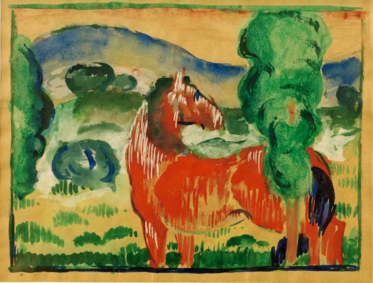 Rotes Pferd vor grünem Baum und blauen Hügeln – Franz Marc Rotes Pferd in farbiger Landschaft Kunstkopie