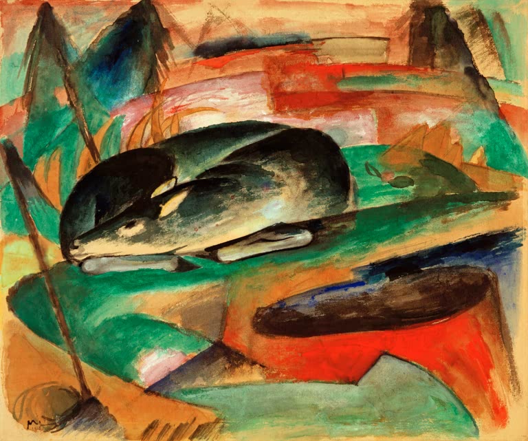 Dunkles Reh liegt zwischen grünen, roten und orangen Hängen – Franz Marc Schlafendes Reh Kunstkopie