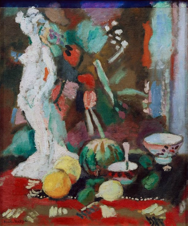 Weiße Statuette, Früchte und Schalen auf rotem Tisch vor buntem Grund – Henri Matisse Nature morte à la statuette Kunstkopie