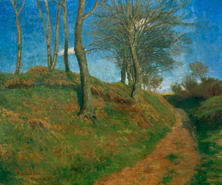 Hermine Overbeck-Rohte Hohlweg Kunstkopie, Sandweg zwischen begrüntem Hang mit kahlen Bäumen unter tiefblauem Himmel
