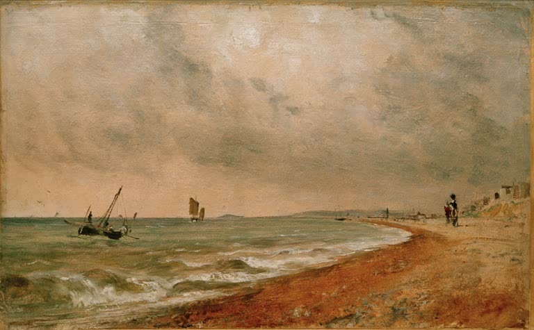 Geschwungener Strand mit Fischerbooten und Wellen unter bleichem Himmel – John Constable Der Strand von Hove Kunstkopie