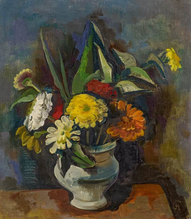 Zinnien in Gelb, Weiß und Orange in grauer Vase vor dunklem Grund – Karl Hofer Blumenstrauß in grauer Vase Kunstkopie