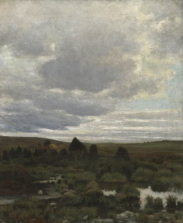 Kitty Kielland Torfmoor auf Jæren 1882 Kunstkopie, schwere graue Wolken über Torfhaufen und Wasser im Hochformat