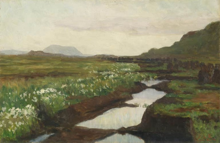Kitty Kielland Torfmoor auf Jæren Studie Kunstkopie, Wollgras und schmaler Wasserlauf vor fernen Bergen im blassen Licht