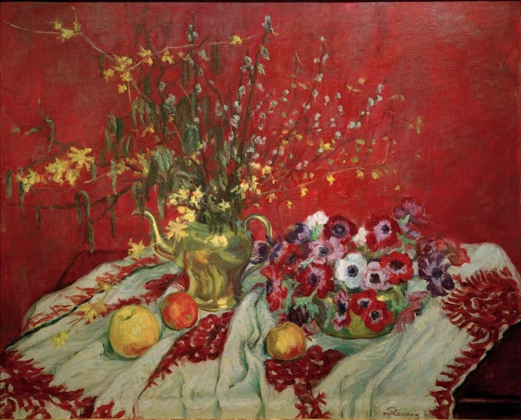 Maria Slavona Stillleben vor rotem Hintergrund Kunstkopie, Forsythienzweige und Anemonen auf besticktem Tischtuch