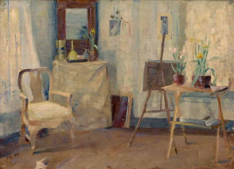 Maria Wiik Im Atelier Kunstkopie, helles Atelierinterieur mit Staffelei, Sessel und Blumentöpfen auf einem Tisch