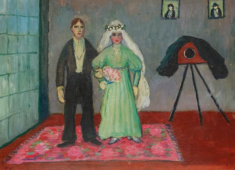 Marianne von Werefkin Beim Fotografen Kunstkopie, Brautpaar auf rosa Teppich vor einer Kamera auf Stativ im Fotoatelier