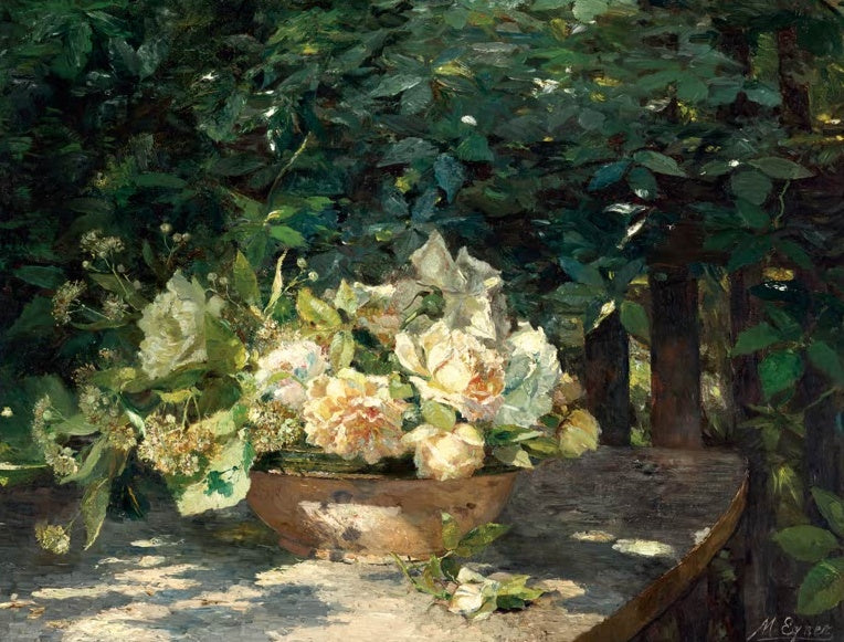 Marie Egner In der Laube Kunstkopie, cremeweiße Rosen in einer Schale auf einem Gartentisch unter dichtem Laub