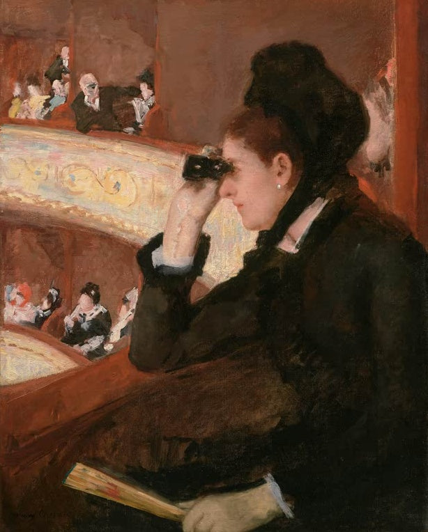 Frau in Schwarz mit Fernglas in der Theaterloge, im Hintergrund Publikum – Mary Cassatt In der Loge Kunstkopie