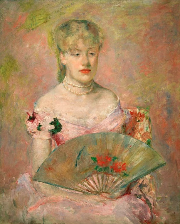 Junge Frau in rosa Ballkleid mit Perlenkette hält einen Fächer mit roten Blumen – Mary Cassatt Lady with a Fan Kunstkopie