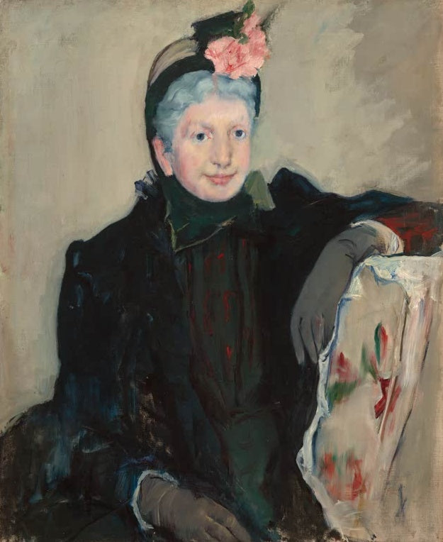 Ältere Dame in Schwarz mit rosa Blume im Haar im Sessel – Mary Cassatt Porträt einer älteren Dame Kunstkopie