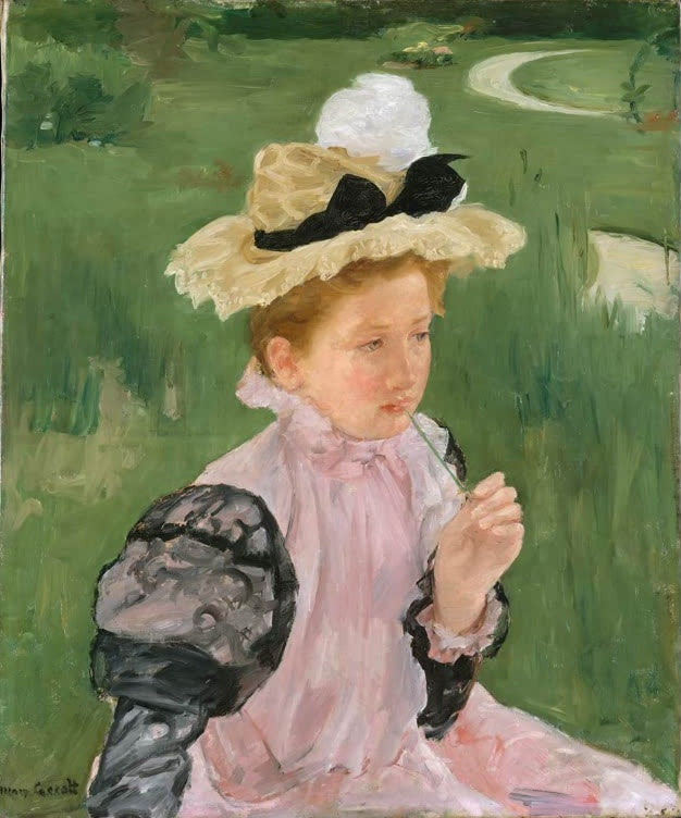 Junge Frau mit Strohhut und rosa Kleid sitzt im Gras, Finger am Mund – Mary Cassatt Portrait eines jungen Mädchens Kunstkopie