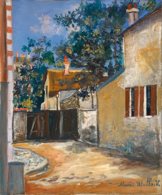 Sonniger Hof mit gelbem Haus, Holztor und Bäumen – Maurice Utrillo Das Haus Berlioz, Montmartre Kunstkopie
