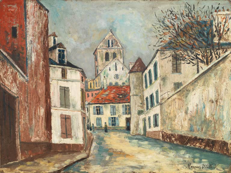 Gasse mit hellen Häusern, roter Mauer, Kirchturm – Maurice Utrillo Die Rue Montalant und die Kirche von Marizy Kunstkopie