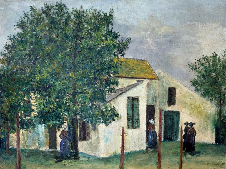 Weiße Häuser mit Bäumen, davor eine Frau in Blau und zwei Frauen mit Hauben – Maurice Utrillo Ein weißes Haus Kunstkopie