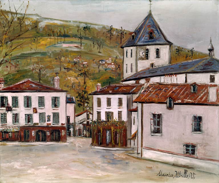 Kirchplatz mit rosa Häusern, Kirchturm und herbstlichem Hügel dahinter – Maurice Utrillo Kirchplatz Kunstkopie