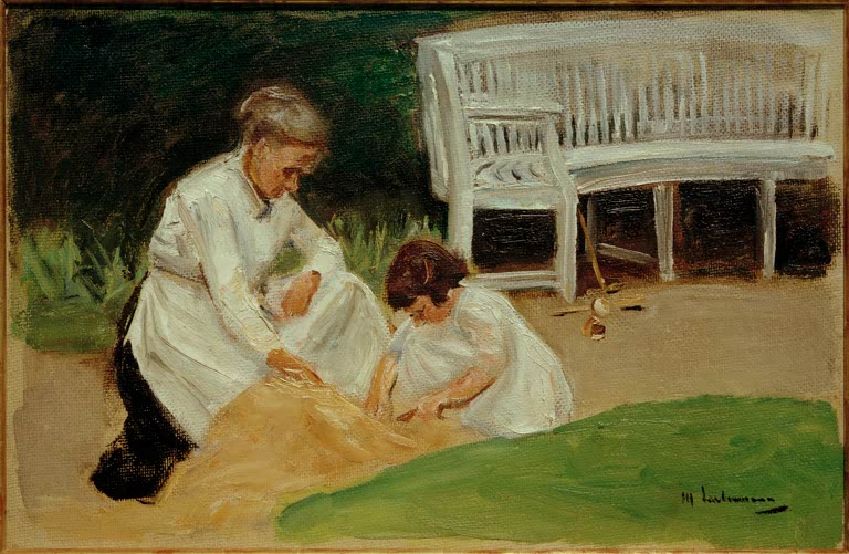 Frau und Kind in Weiß auf dem Rasen vor einer weißen Gartenbank – Max Liebermann Die Enkelin mit der Kinderfrau Kunstkopie