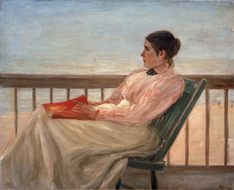 Frau in rosa Bluse sitzt im Liegestuhl und blickt aufs Meer – Max Liebermann Die Gattin des Künstlers am Strand Kunstkopie