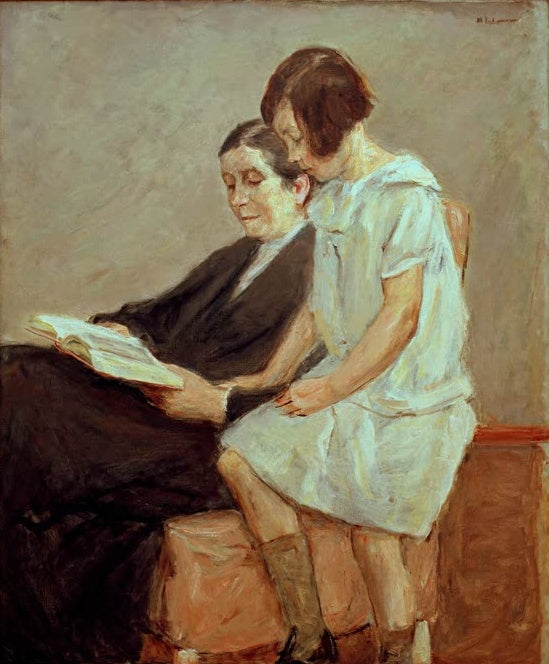 Frau und Mädchen sitzen eng beieinander und lesen – Max Liebermann Die Gattin und Enkelin des Künstlers Kunstkopie