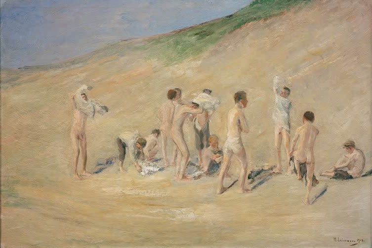 Nackte Jungen ruhen und stehen auf einem sonnigen Sandhang – Max Liebermann Jungen nach dem Bade Kunstkopie