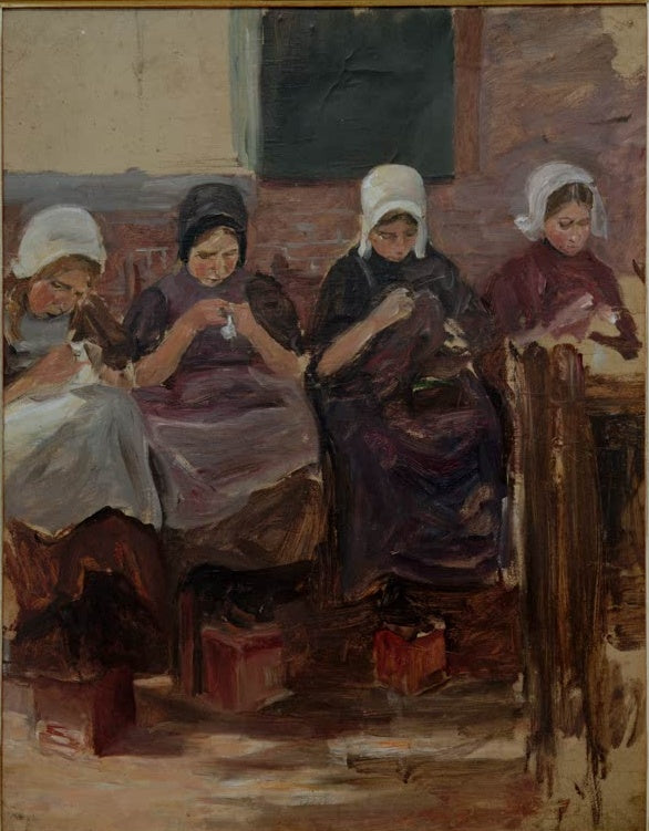 Drei Mädchen mit weißen Hauben nähen nebeneinander vor einer Hauswand – Max Liebermann Nähende Mädchen in Huyzen Kunstkopie