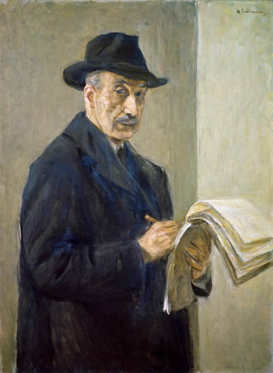 Älterer Mann mit Hut hält Skizzenblock und Stift vor heller Wand – Max Liebermann Selbstbildnis mit Skizzenblock Kunstkopie