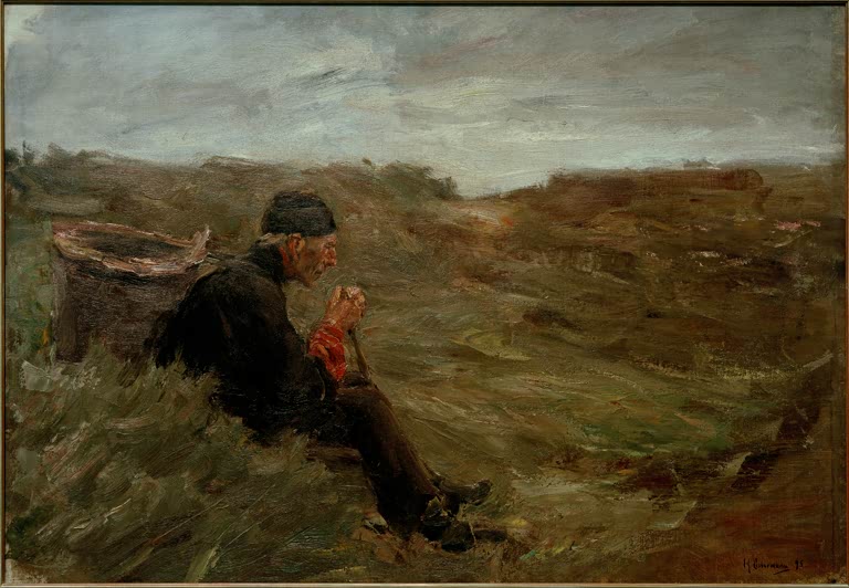 Alter Bauer sitzt mit Korb im Dünengras unter bewölktem Himmel – Max Liebermann Sitzender Bauer in den Dünen Kunstkopie