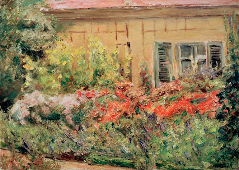 Blühende Stauden in Rot und Gelb vor dem Gärtnerhaus – Max Liebermann Wannseegarten Blumenstauden Kunstkopie
