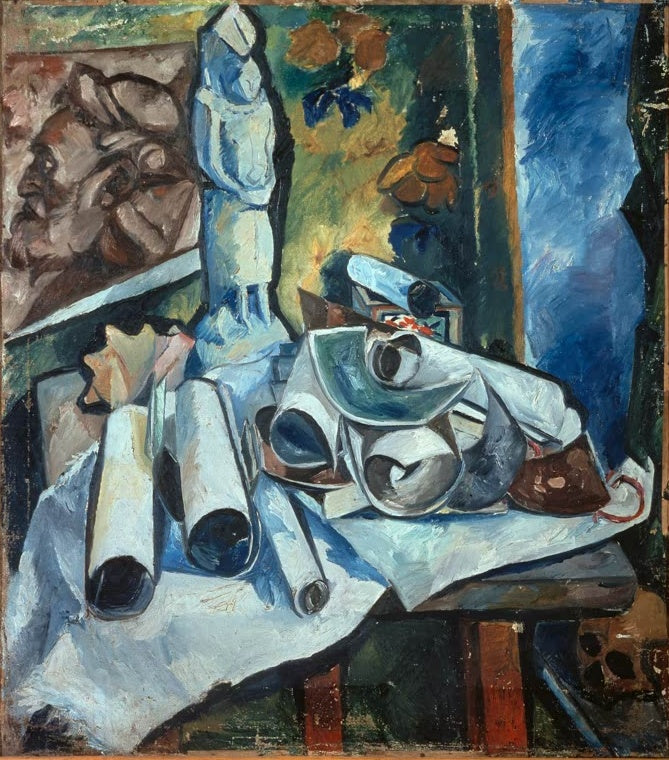 Olga Rosanowa Stilleben mit Papierrolle Kunstkopie, weiße Papierrollen und Gipsfigur vor Profilrelief und blauem Vorhang