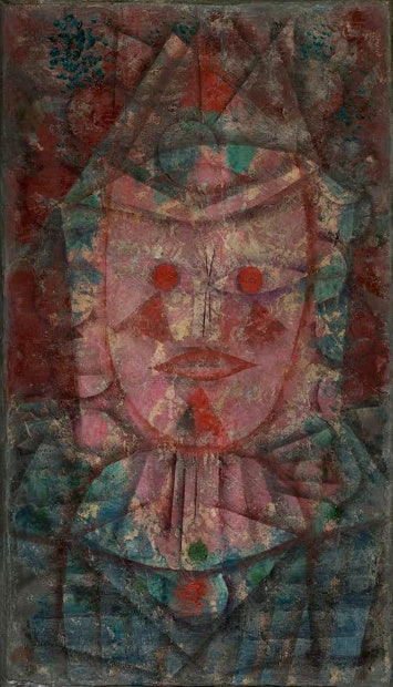 Maskenhaftes rosa Gesicht mit roten Augen und Halskrause in Rot, Blau und Grün – Paul Klee Asiatischer Gott Kunstkopie