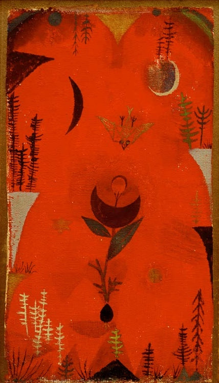 Rotes Blütenbild mit Sichelmond, kleiner Eule und dunkler Blume zwischen Tannen – Paul Klee Blumenmythos Kunstkopie