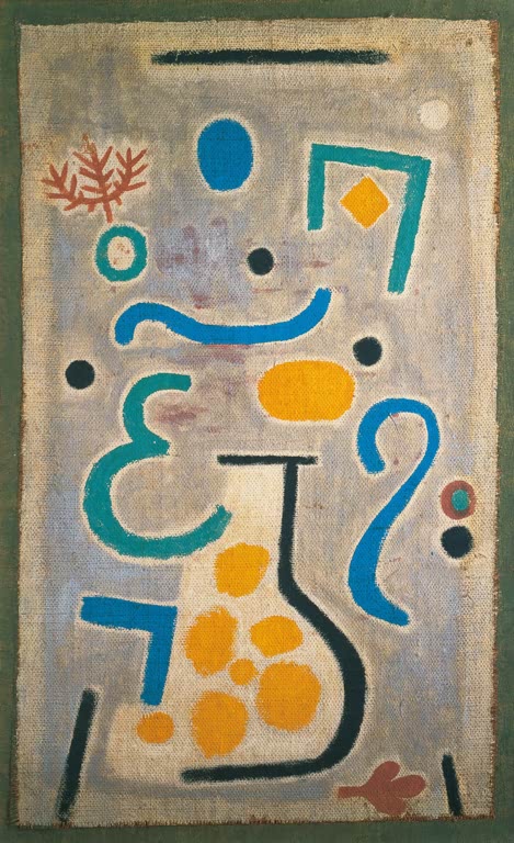 Blaue, türkise und gelbe Zeichen um eine Vase auf grauem Sackleinen – Paul Klee Die Vase Kunstkopie