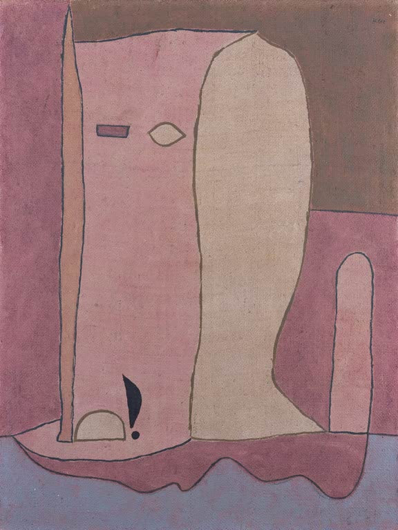 Rosa und beige Figur mit schmalem Auge und schwarzem Ausrufezeichen – Paul Klee Gartenfigur Kunstkopie